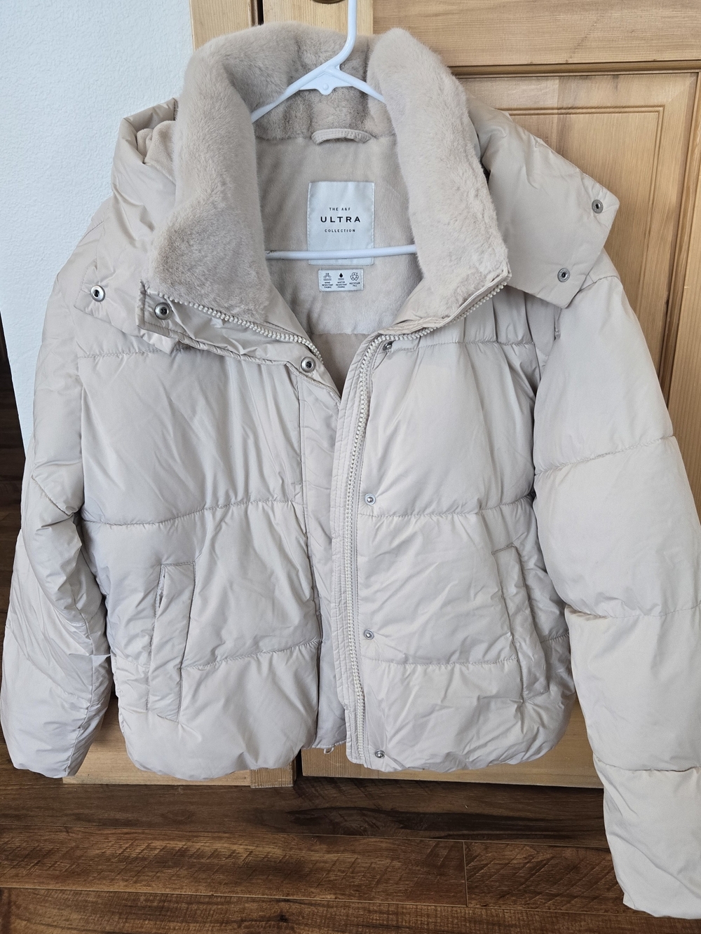 Abercrombie & Fitch Cream Puffer Jacket with Faux Fur Collar